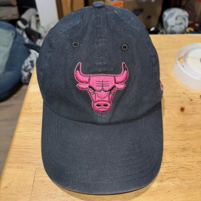 Sombrero negro de los Chicago Bulls 47 Osfm para mujer Foto 1 de 4