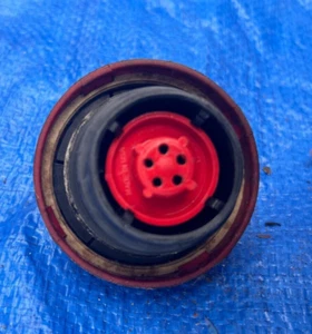 HONDA GAS CAP 92-00 HONDA CIVIC - 93-97 DEL SOL - 94-01 INTEGRA - 97-01 CR-V 246 - Picture 1 of 2