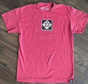 M22 T-Shirt Unisex Sz Med Up North Sign, Traverse City Northern Michigan Red Tee - Picture 1 of 10