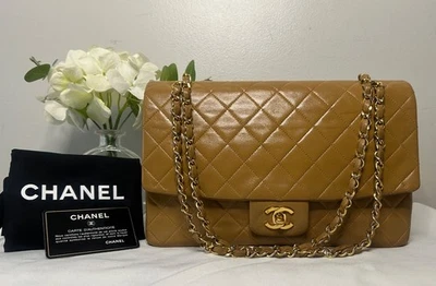 Bolso CHANEL Vintage Mediano Solapa Única Acolchado Piel de Cordero Caramelo / Oro 24K Foto 1 de 4