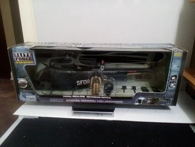 Helicóptero Elite Force 1:18 US Army OH-58D Kiowa Warrior Black Death Recon 21624 Foto 1 de 4