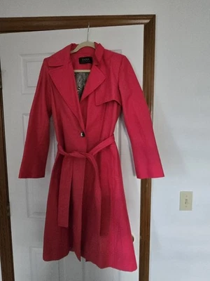 Gabardina vintage forrada con estampado de cebra rosa de Dana Buchaman Foto 1 de 2