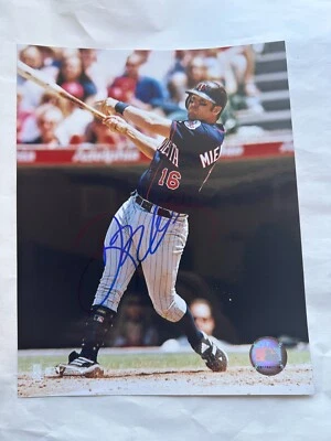 Foto autógrafa firmada por Doug Mientkiewicz 8x10 de los gemelos de Minnesota 2002 béisbol Foto 1 de 4