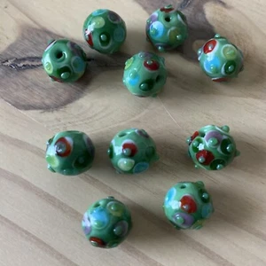 10 GREEN BLUE RED PURPLE GREEN SPOTS- BUMPY ROUND glass lamp work 13mm Beads - Picture 1 of 4