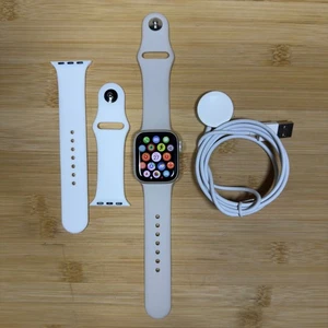 Apple Watch Series 9 - 41mm - GPS - Starlight - 94% Battery Health - Photo 1 sur 18
