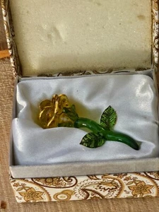 'Yellow Rose' Stem Flower-Messengers 'Grandmother' - Picture 1 of 4