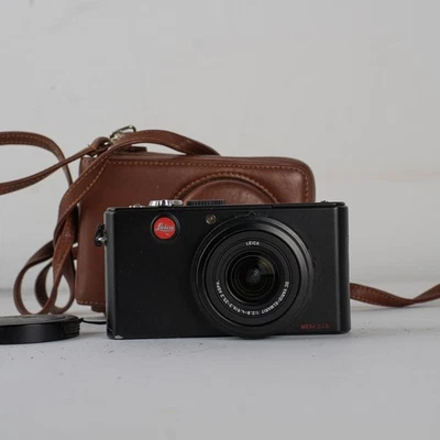 Leica D-Lux 2 Digital Camera + Original Leather Case - Image 1 of 4