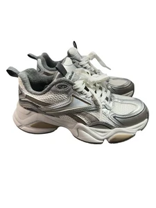 Reebok Women's Charge Shoes, Size 7.5 Gray and White, Pre-Owned - Picture 1 of 16
