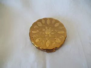 Polvo compacto círculo de metal de colección majestic tono dorado - Imagen 1 de 5
