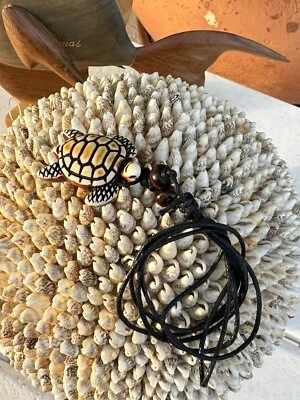 Nuevo Collar Ajustable Marrón Diseño Tortuga Marina Tribal Resina Madera Colgante Foto 1 de 4