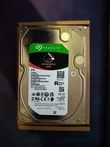 Seagate ST8000VN004 IronWolf 8TB SATA Hard Drive - Afbeelding 1 van 2