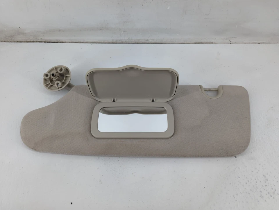 Espejo parasol izquierdo gris claro HYH2 Dodge Caravan Driver Foto 1 de 4