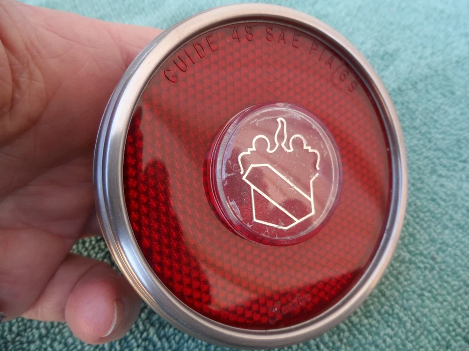 1969-70 BUICK ELECTRA 225  LIMITED REAR SIDE MARKER LAMP /LIGHT MINT ORIGINAL GM - Image 1 of 4