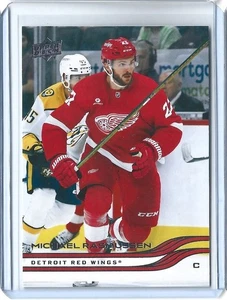 Michael Rasmussen - 2025-26 Upper Deck Series 1 #59 - Detroit Red Wings - Picture 1 of 2