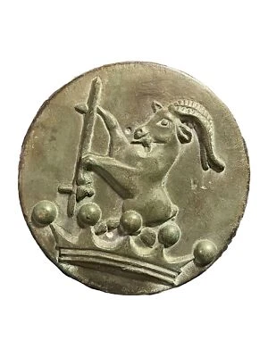 GRANDE Placa Antigua de Bronce Sólido Salvado Emblema Cabra con Corona y Espada Foto 1 de 4