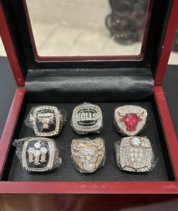 Michael Jordan - Juego de anillos Championship 6 Chicago Bulls con caja de exhibición de madera - Imagen 1 de 12