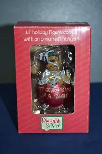 Boyd's Bear Travieso y Bonito Árbol de Navidad Adorno Nuevo en Caja - Imagen 1 de 6