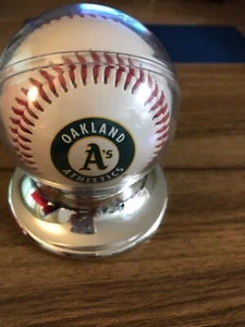 OAKLAND A'S MARK McGWIRE FOTOBALL 1993 - Picture 1 of 2