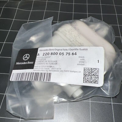 Actuador de vacío de bloqueo de maletero genuino Mercedes 2208000575 Mercedes Benz 300SD S500 Foto 1 de 4