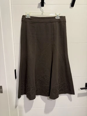 Falda midi acanalada línea A marrón CAbi con apliques florales talla 4 Foto 1 de 3