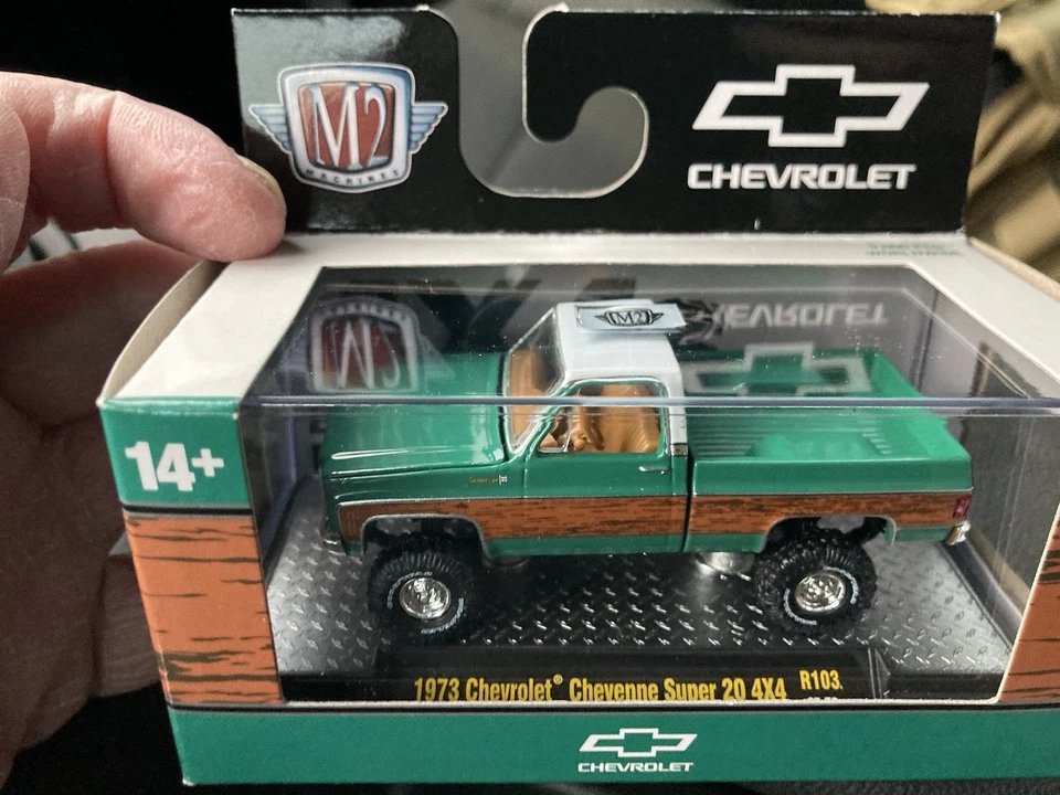 1/64 M2 1973 CHEVROLET CHEYENNE SUPER 20 4 X 4 R103 ЗЕЛЕНЫЙ - Изображение 1 из 4