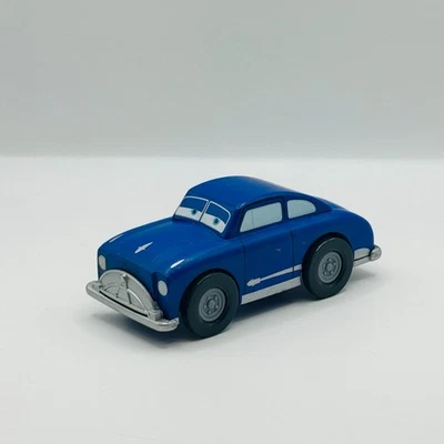 Coches Disney Pixar - WOOD DOC HUDSON - Juguetes de madera exclusivos de R Us Foto 1 de 4