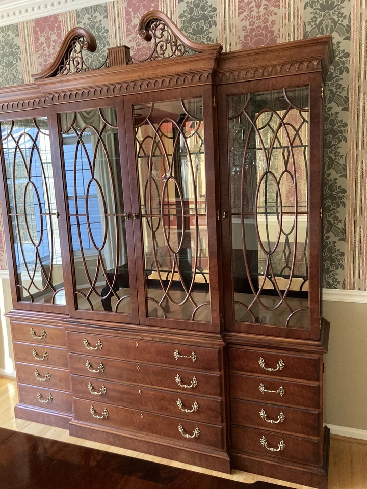 Gabinete de China Henredon Caoba Foto 1 de 1