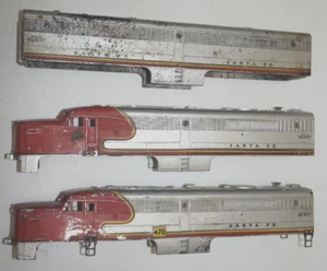 (3) VINTAGE GILBERT AMERICAN FLYER S-GAUGE ALCO SANTA FE SHELLS -FOR RESTORATION - Picture 1 of 12