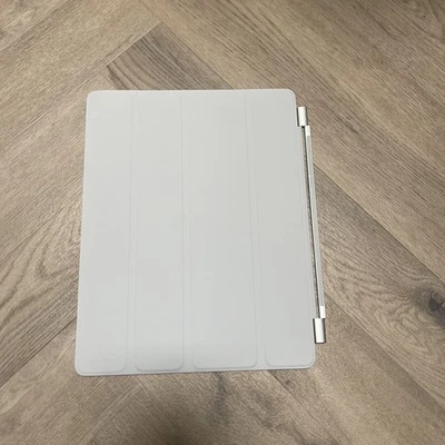 Genuine Apple iPad Smart Cover P2E3 - Image 1 of 4