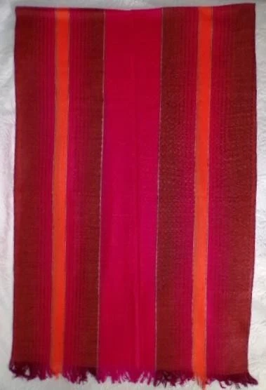 BUFANDA O CHAL REVERSIBLE COLORIDO ROJO, ROSA Y NARANJA con FRINGE CORTA Foto 1 de 1