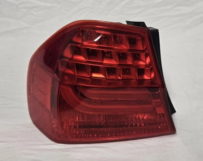 Conjunto de luz trasera izquierda para conductor BMW 335I 2009-2011 exterior trasero izquierdo Foto 1 de 4