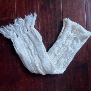 OLD NAVY Girl Boy Kid White Stretch Cable Knit Sparkly Tasseled Scarf Wrap - Picture 1 of 4