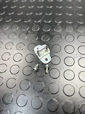 KIA CADENZA 2014 2015 2016 BLOQUEO MALETERO PESTILLO PLACA GOLPEADOR CON PERNOS OEM Foto 1 de 4