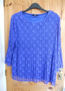 CLASE TOP LARGO AZUL BRILLANTE FORRADO CON ENCAJE BORDE FRUNCIDO 22 TALLA GRANDE - Imagen 1 de 2