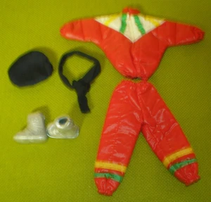 2 teiliger Ski Anzug mit Kappe, Schal und Stiefeln  für Barbie - Bild 1 von 2
