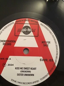 Sister Unknown - Kiss Me Sweetheart - Mint - Picture 1 of 1