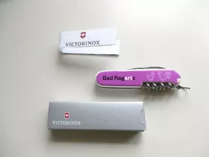 Victorinox Spartan Bad Ragartz 2024 ART Taschenmesser 12 Funktionen Geschenkbox - Bild 1 von 8