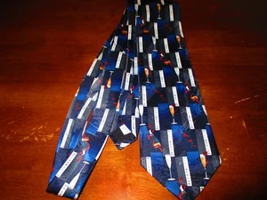 Corbata 3er Milenio, Muy Colorida y en Excelente Estado! 100% poliéster - Imagen 1 de 6