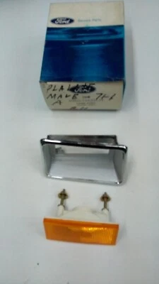 Nuevo de Lote Original Ford 1970 1977 Maverick Cuarto Marcador Luz Lámpara Bisel Foto 1 de 3
