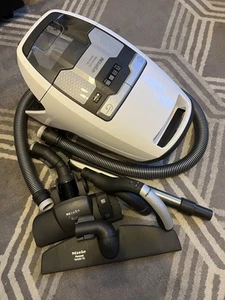 Miele Blizzard CX1 Comfort XL Lotus White SKMF5 Vacuum Cleaner Read Description - Picture 1 of 24