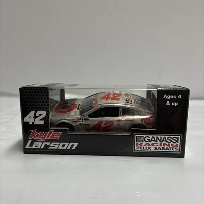 2014 Кайл Ларсон #42 цель серебро Chevy NASCAR действие масштаб 1/64 литой в коробке - Изображение 1 из 4