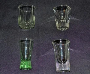 SHOT GLASSES VINTAGE BAR CLUB MIXED SIZE & COLOR LOT OF 4 - Photo 1 sur 3