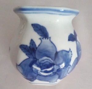 Chinese Floral Chinoiserie Ceramic Vase Hand Painted Hexagon Shape 3.75 X 11.5'' - Picture 1 of 7