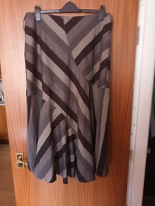 Marks And Spencers Black/Grey Flare Skirt Size 16 - Picture 1 of 5