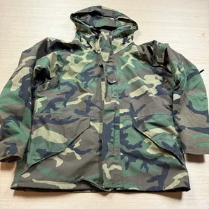 US Military Jacket Woodland Camo ECWCS Cold Weather Parka Medium Gore Tex Vtg - Picture 1 of 14