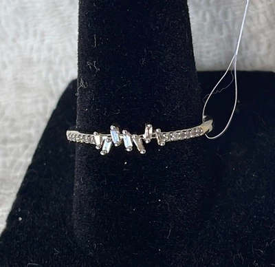 10K Yellow Gold & 0.1 CTW Diamond Band Ring Baguette & Round Diamonds Size 8 NEW - Image 1 of 4