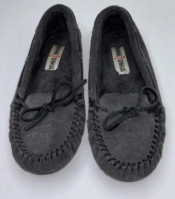 Minnetonka Mocasín Gris Gamuza Piel Forrado Barco Sin usar, en caja Zapatos Mujeres Talla 7 EE. UU. 4034 Foto 1 de 4
