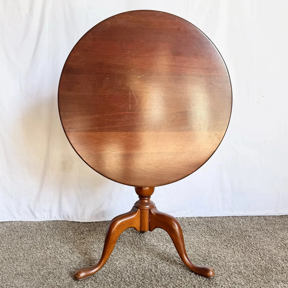 Antigua mesa colonial de madera inclinable ocasional/jaula para pájaros Foto 1 de 1