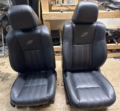 ЗАДНИЕ И ПЕРЕДНИЕ СИДЕНЬЯ CHRYSLER 300 S 2016-2019 ЧЕРНЫЕ ОТ ОРИГИНАЛЬНОГО ПРОИЗВОДИТЕЛЯ - Изображение 1 из 4