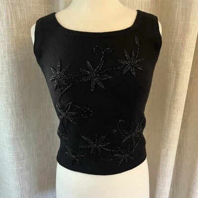 Camisola pequeña de lana de cordero angora con cremallera trasera con cuentas negras de colección de los años 50’s de los años 50’s Foto 1 de 4